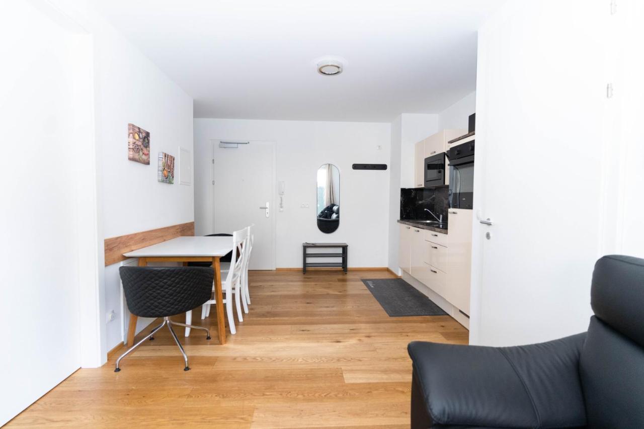 Appartement Modern With Tiny Garden Near Center