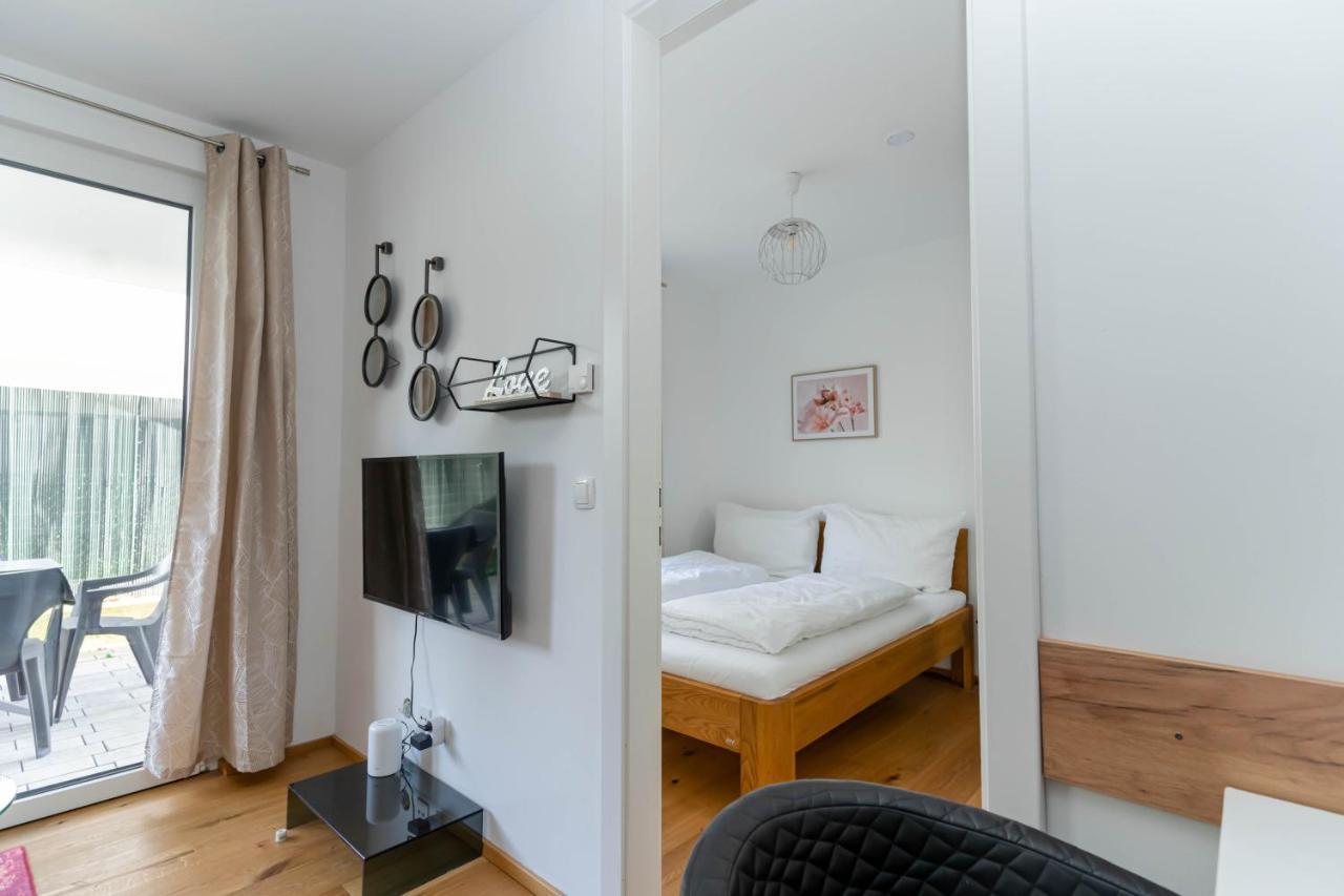 Modern With Tiny Garden Near Center * Wenen