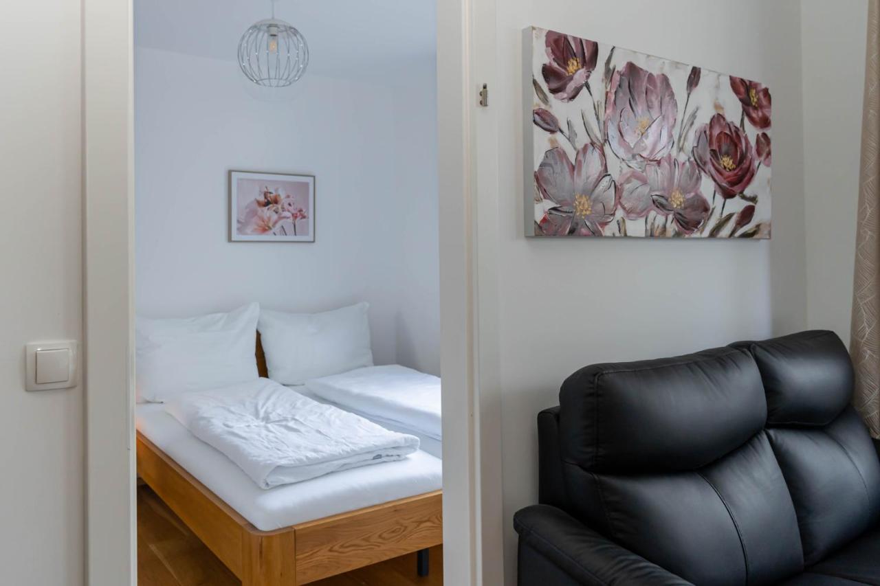 Modern With Tiny Garden Near Center Appartement