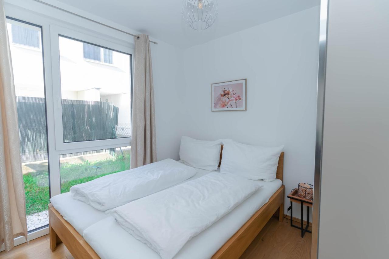 Appartement Modern With Tiny Garden Near Center Wenen