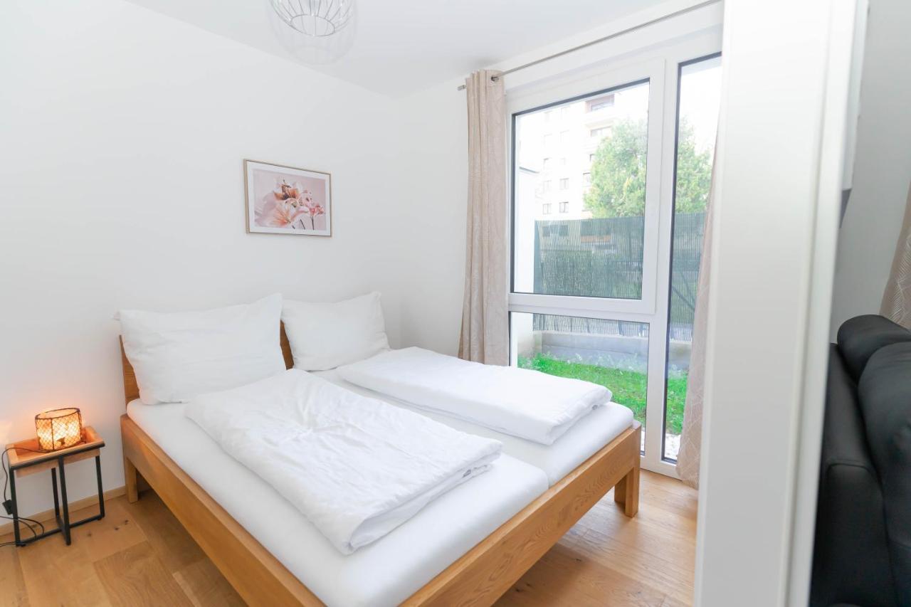 Modern With Tiny Garden Near Center Appartement Wenen