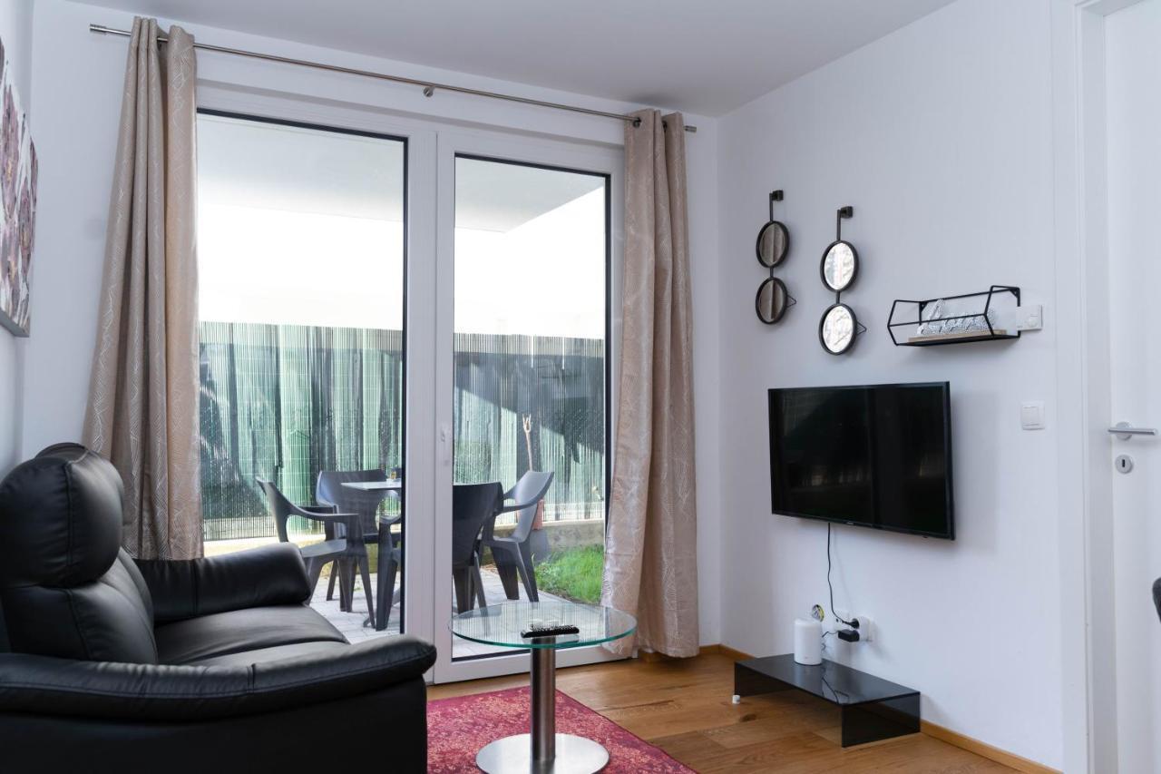 Modern With Tiny Garden Near Center * Wenen