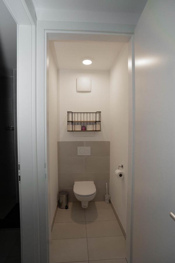 Appartement Modern With Tiny Garden Near Center *