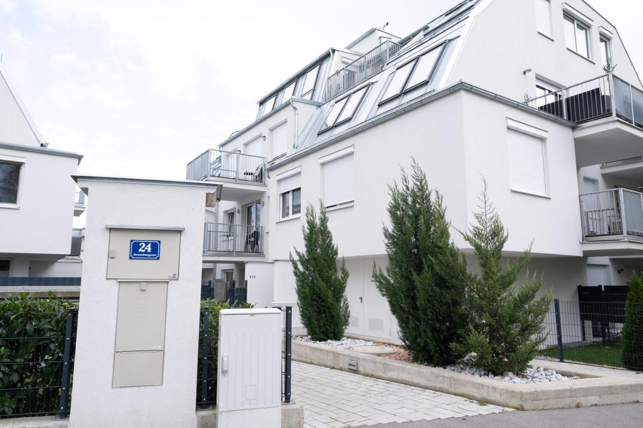 Modern With Tiny Garden Near Center Appartement *