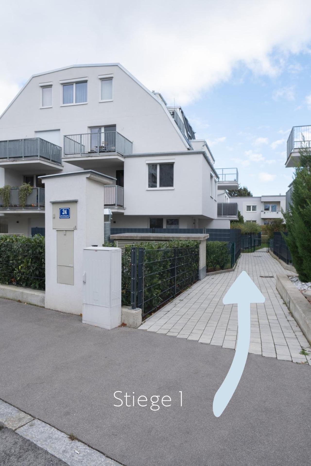 Modern With Tiny Garden Near Center Appartement